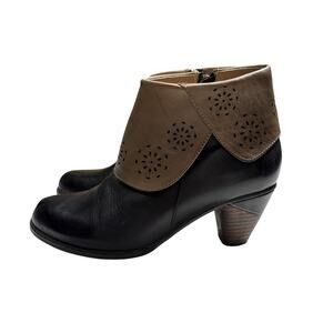 Elite by Corkys Women's Western Style Black & Brown Booties - Size 7 - Barbara